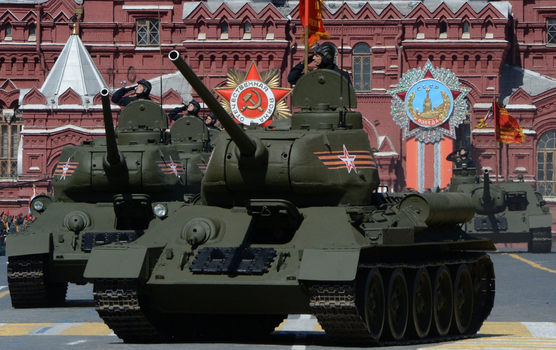 t-34-85 soviet medium tank red square