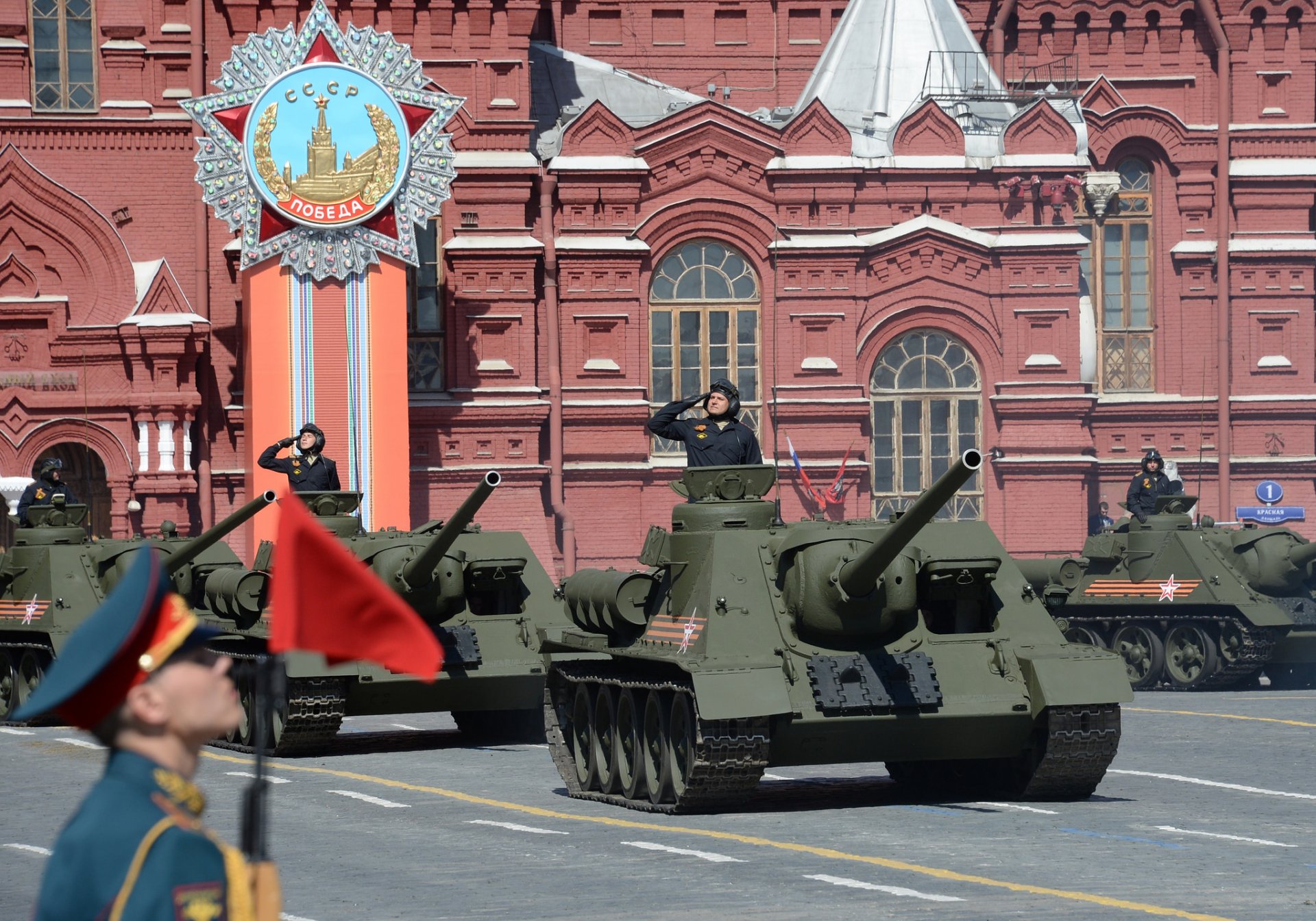 su-100 soviética artillería autopropulsada instalación acs moscú ciudad día de la victoria plaza roja