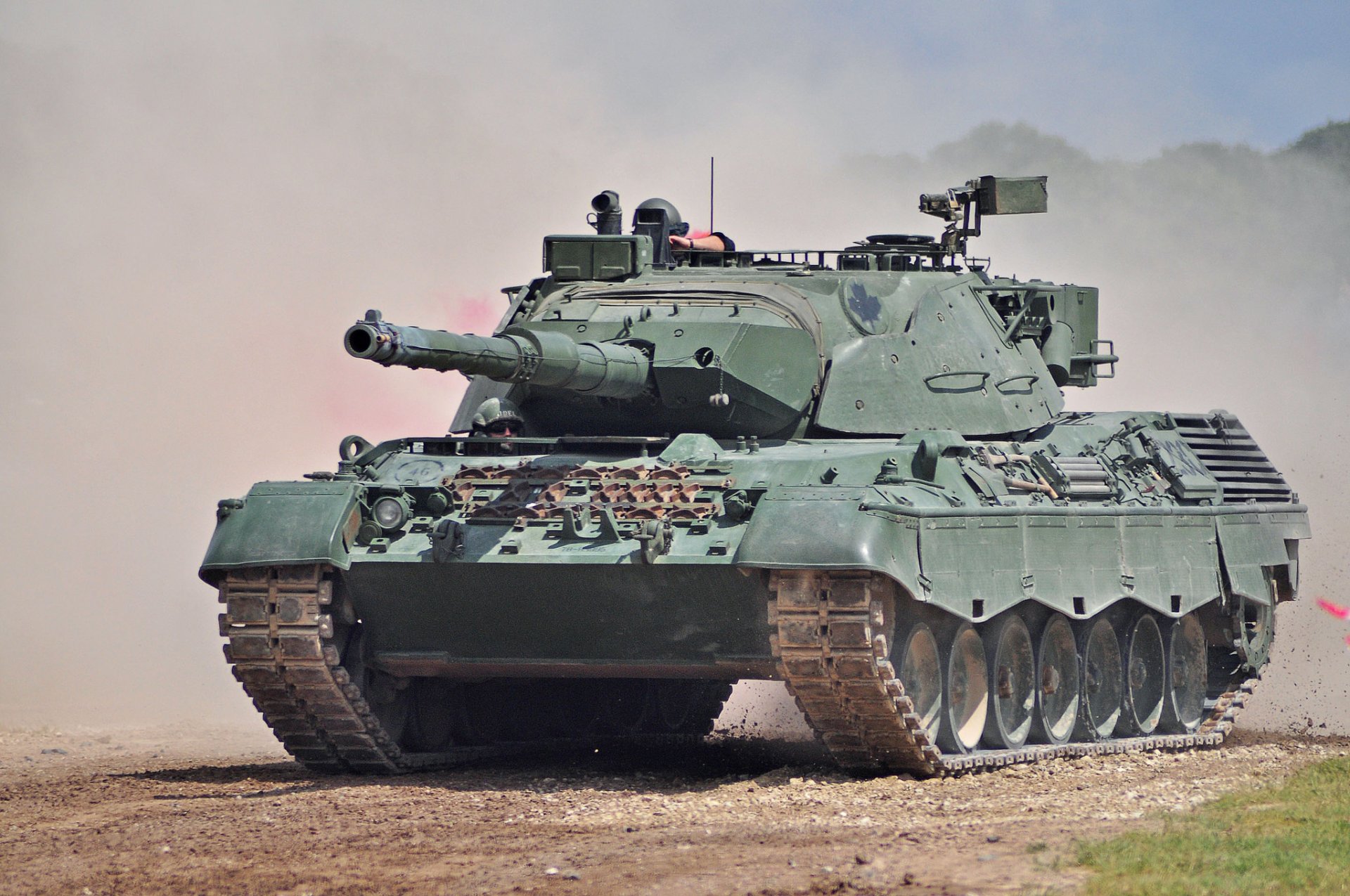 leopard-c2 battle tank armored vehicle