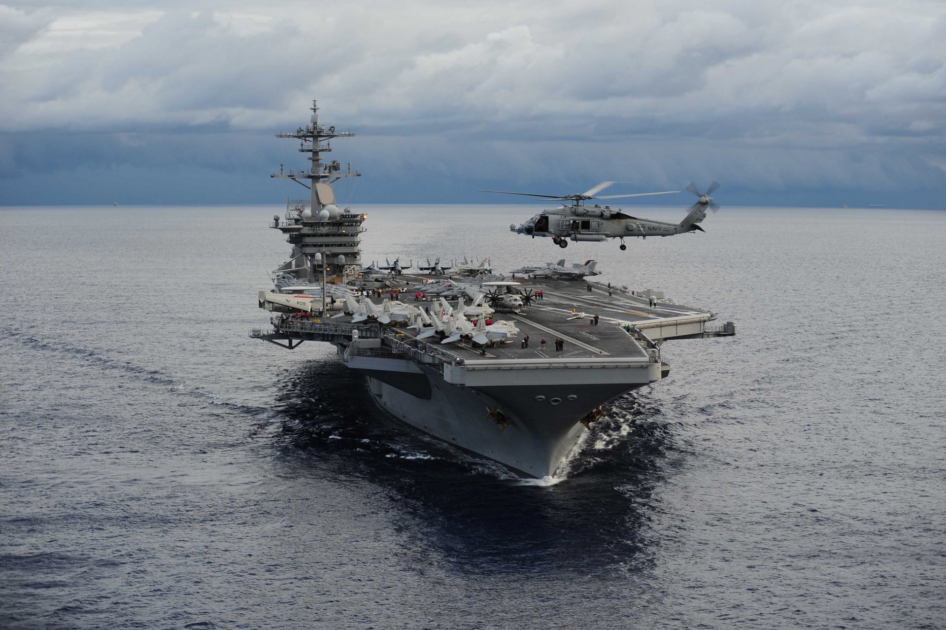 uss theodore roosevelt cvn 71 porte-avions type nimitz océan sh-60f sea hawk