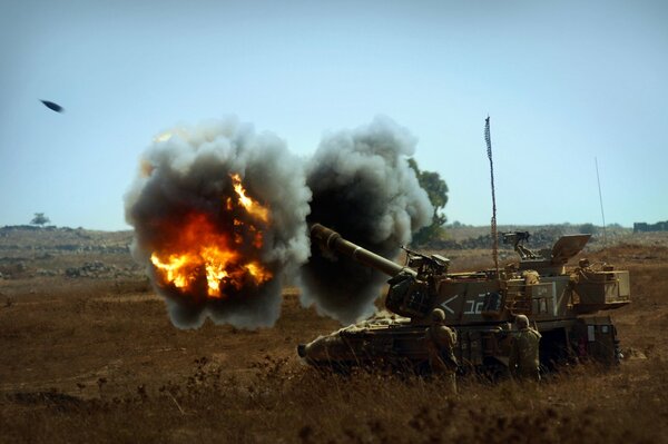 Armored howitzer in combat