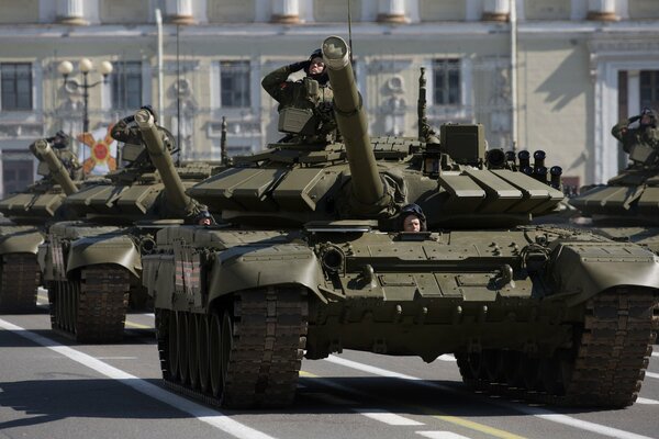 Бронетехника танки военные люди