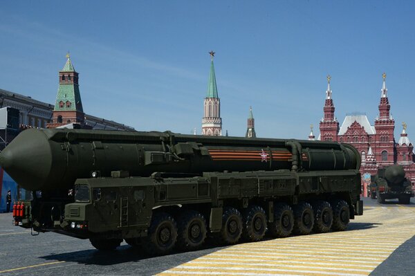 Moscou, la place rouge et le peuplier roquette