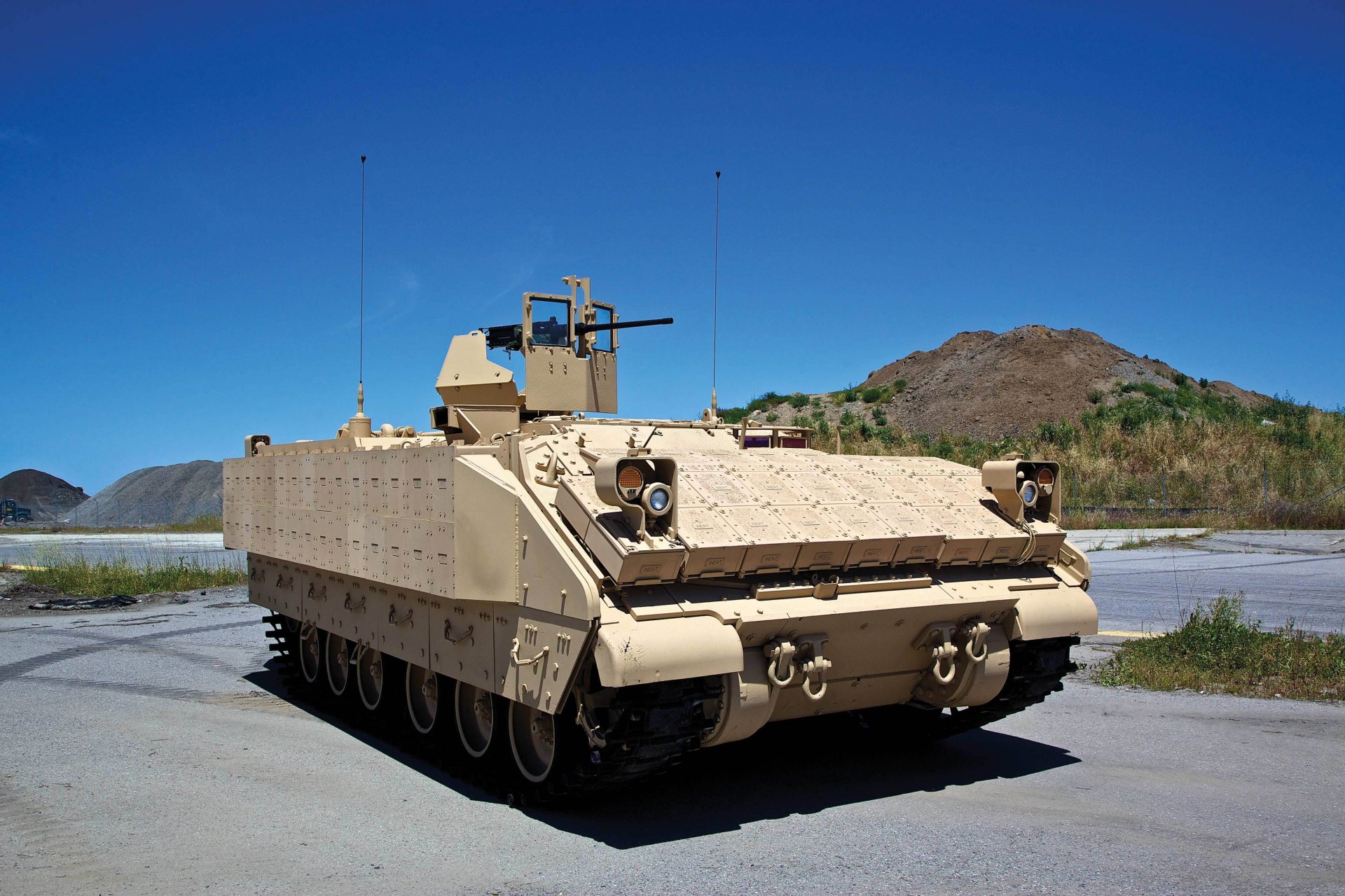 bradley mortar self-propelled military machine armored vehicle