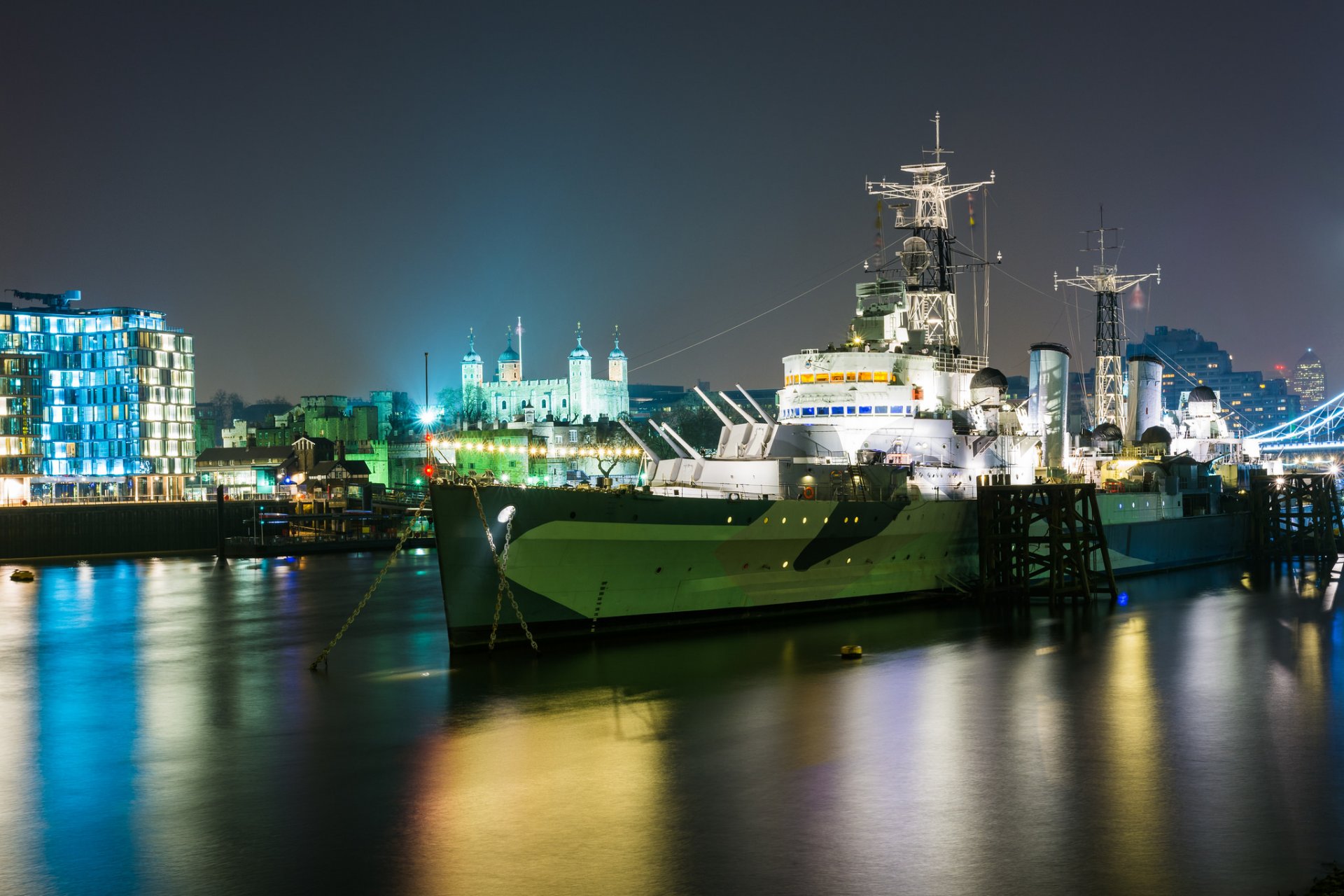 hms belfast c35 belfast croiseur léger type town quai