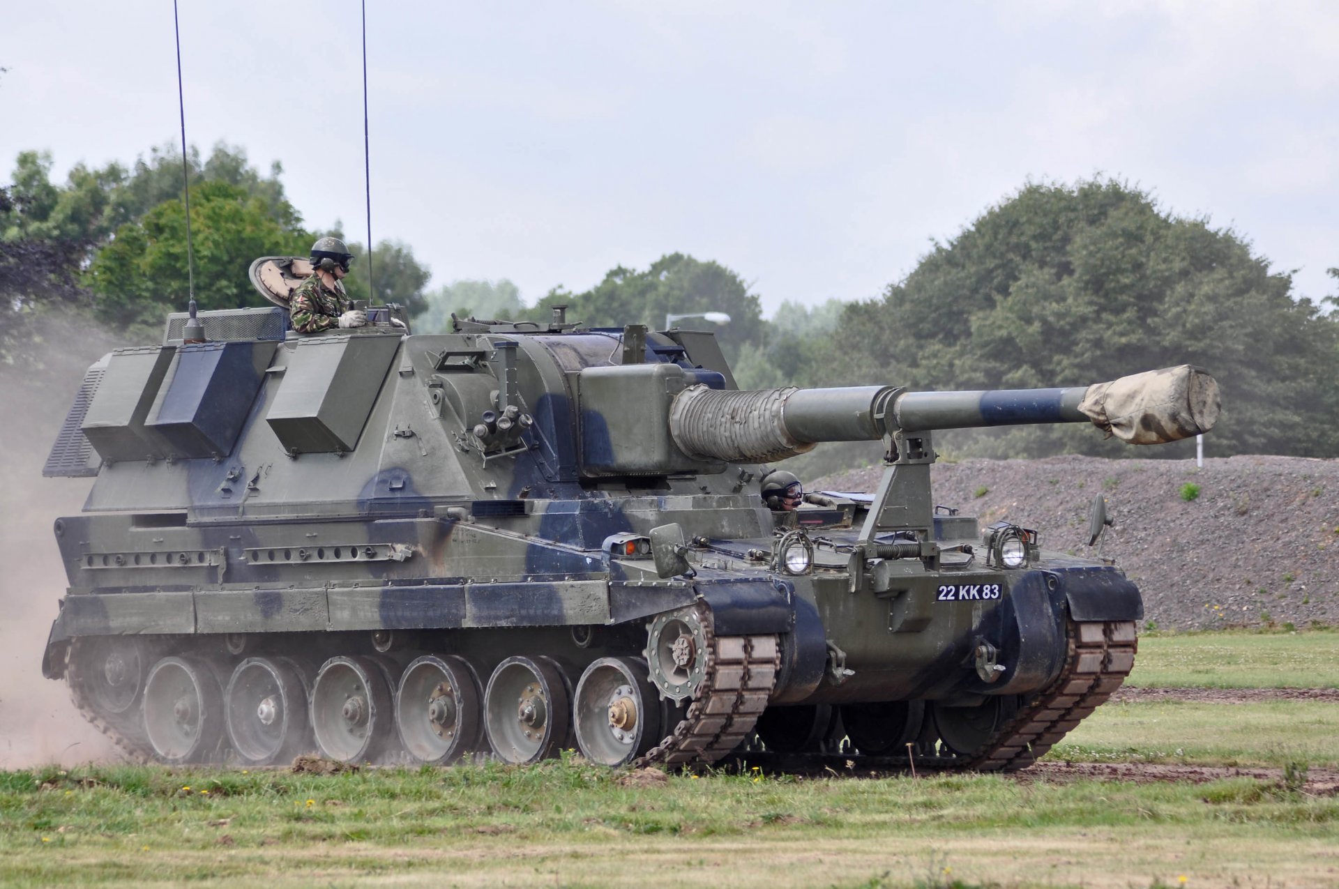 as-90 self-propelled howitzer armored vehicle