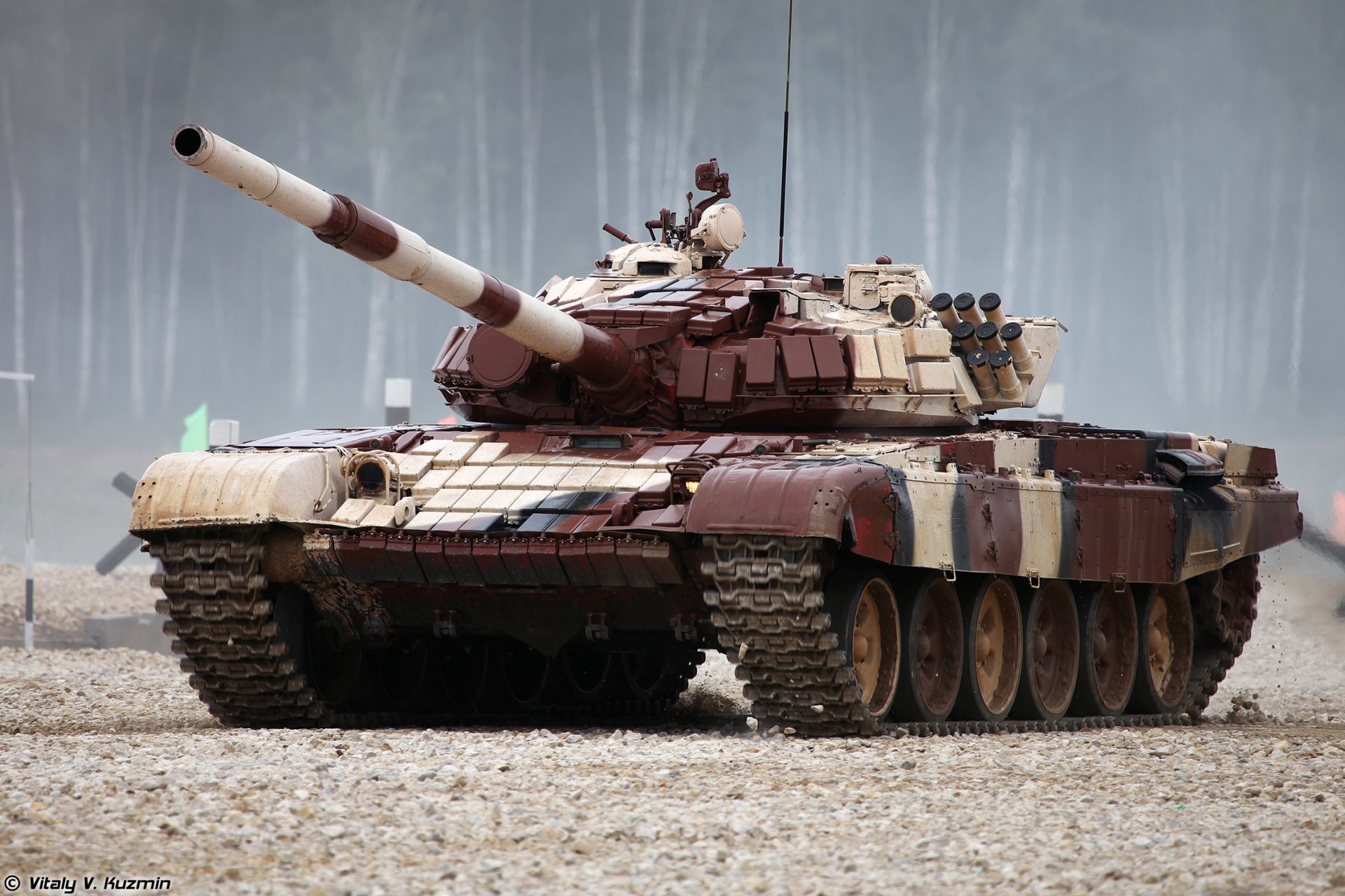 t-72 biathlon tank red