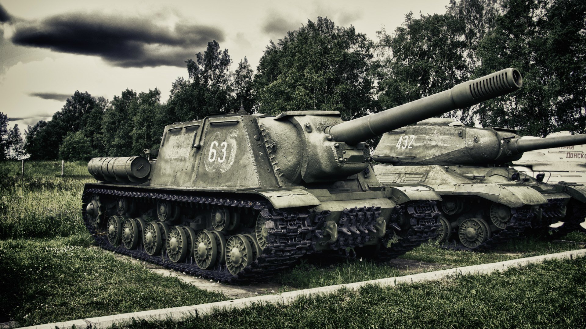 isu-152 st. john s wort soviet self-propelled artillery installation great patriotic war park museum weather sky clouds soviet