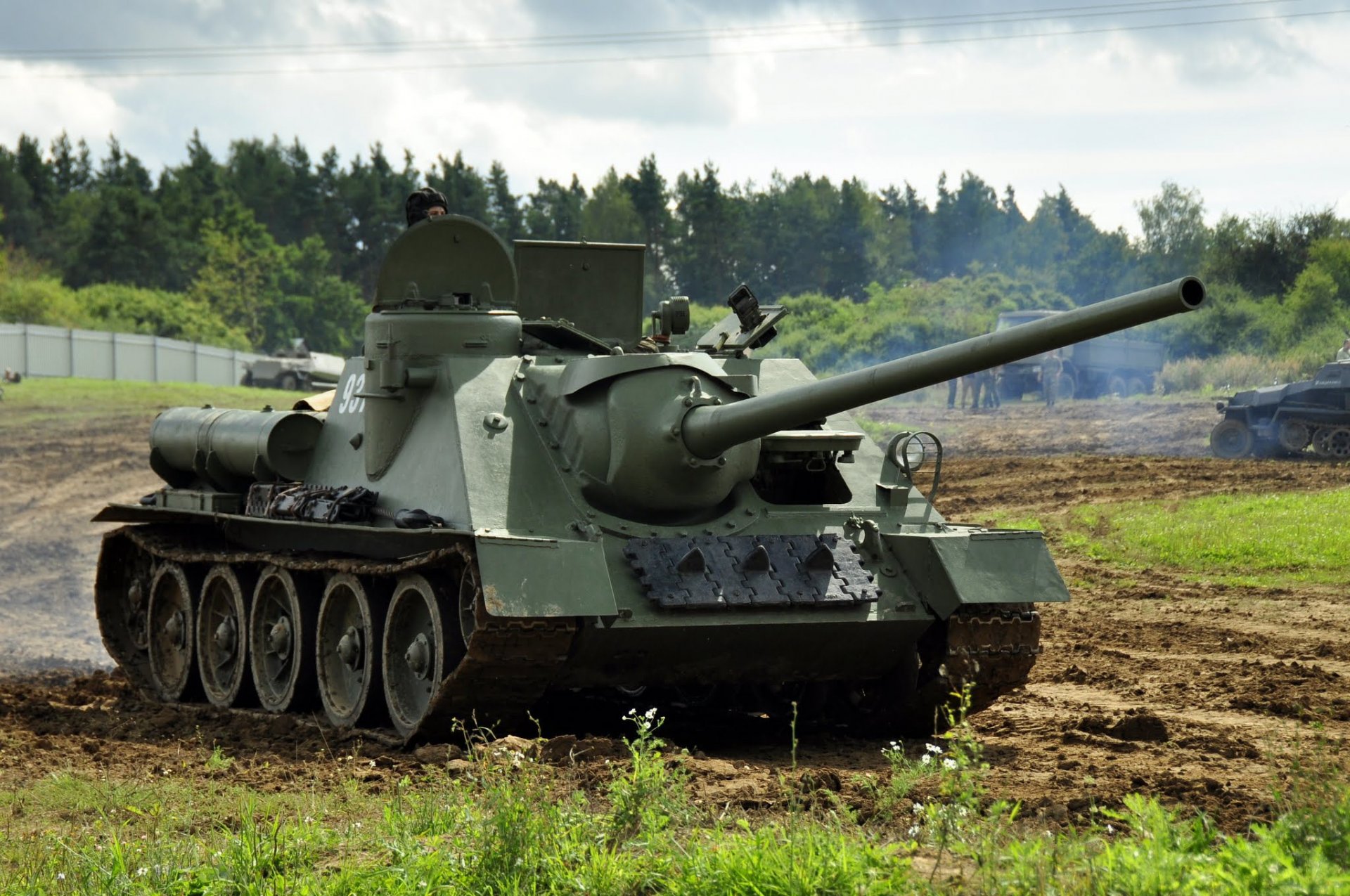 su-100 sowjetisch selbstfahrende artillerie installation acs periode zweiter weltkrieg krieg kämpfer panzer