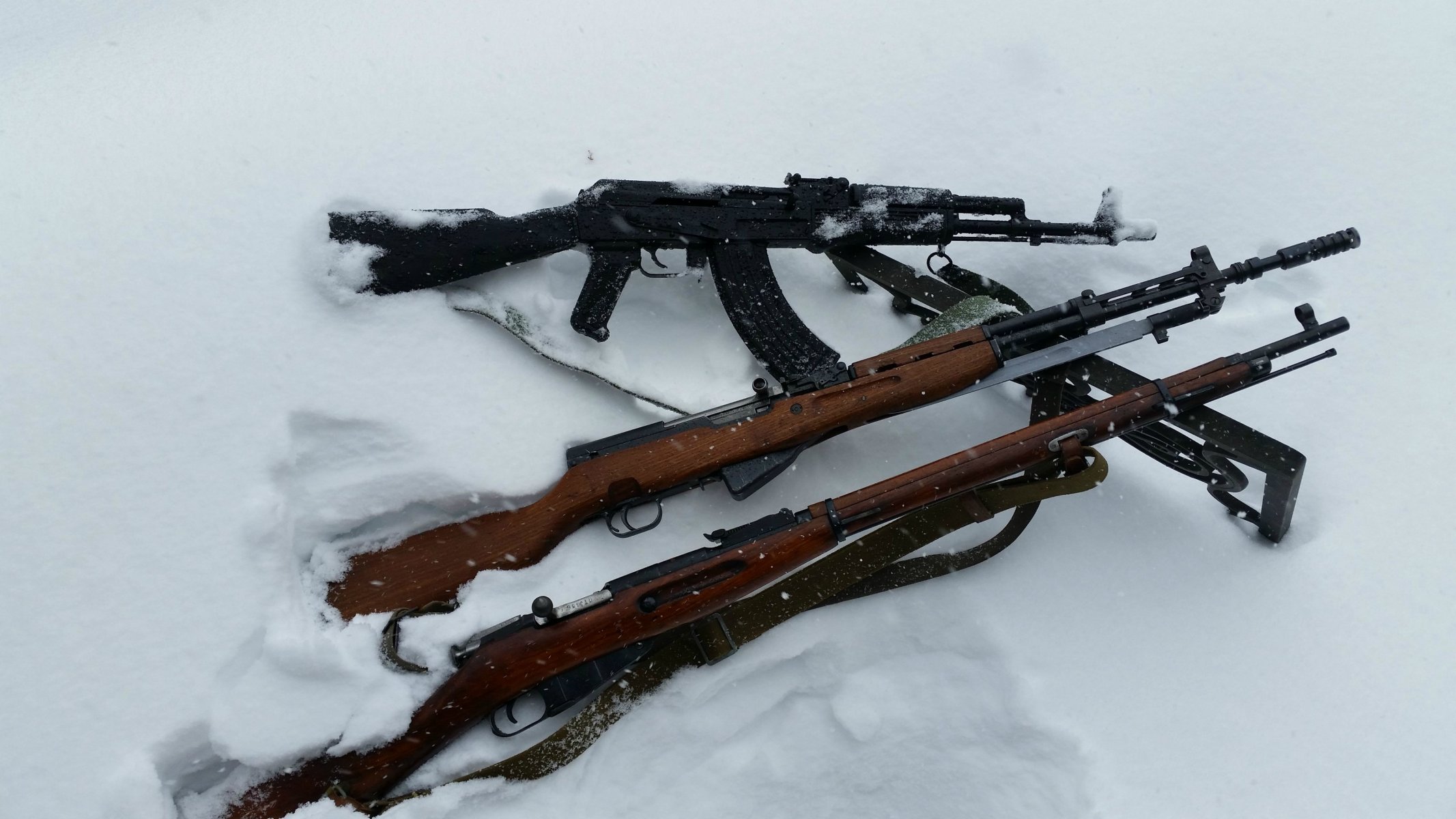 gewehre maschinengewehre waffen schnee