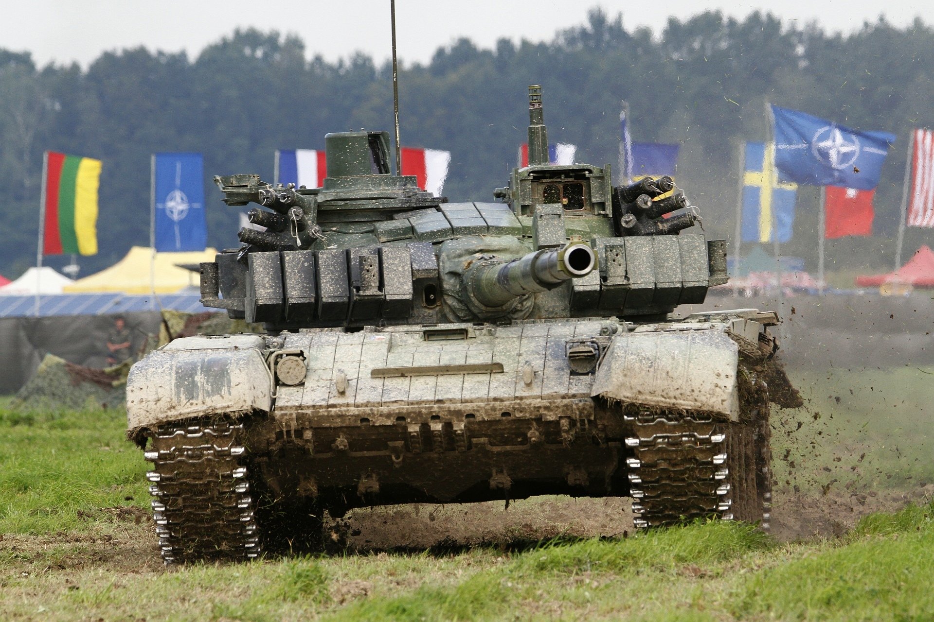 t-72 czołg pancerny pole lufa