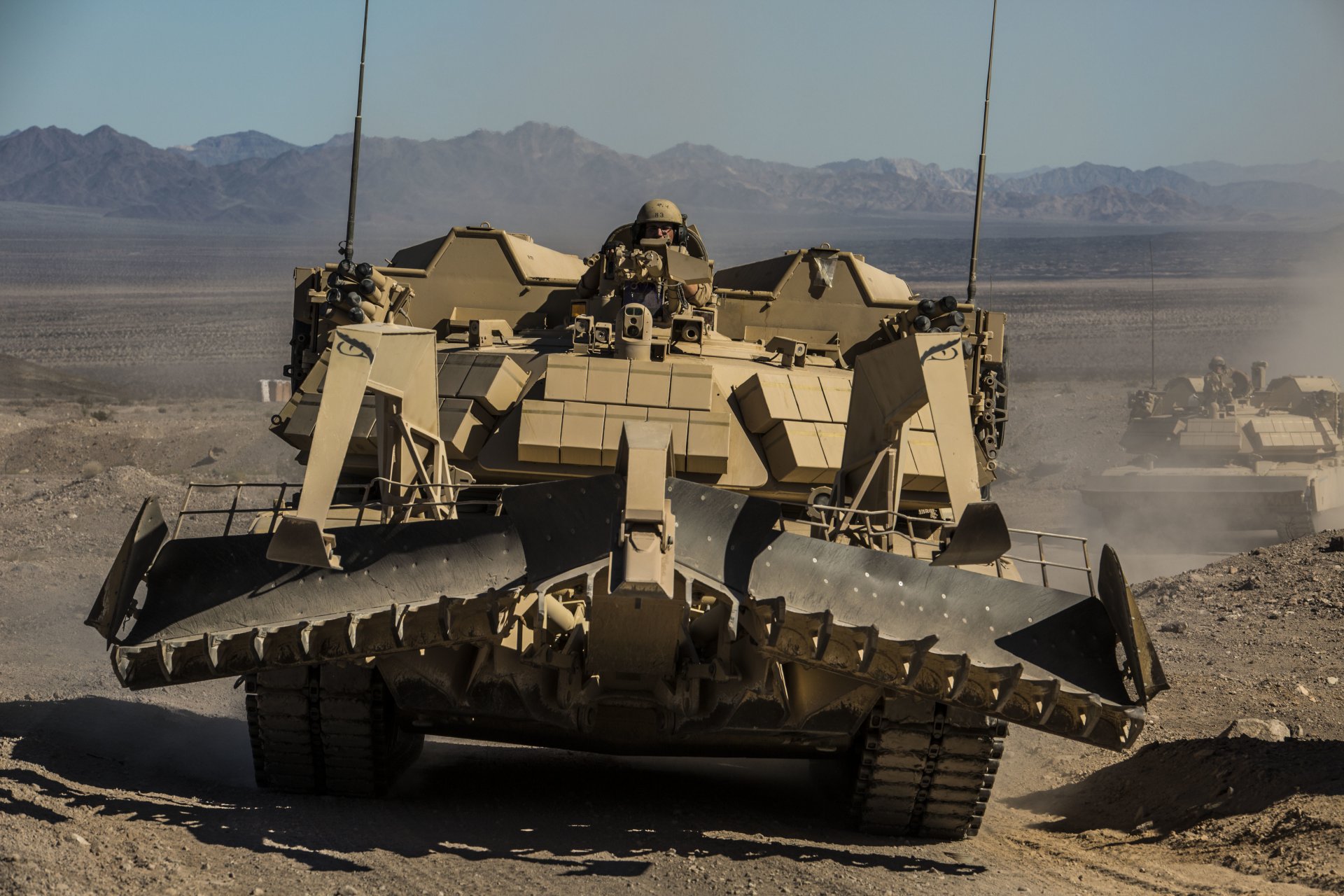 véhicules blindés armes armée avant