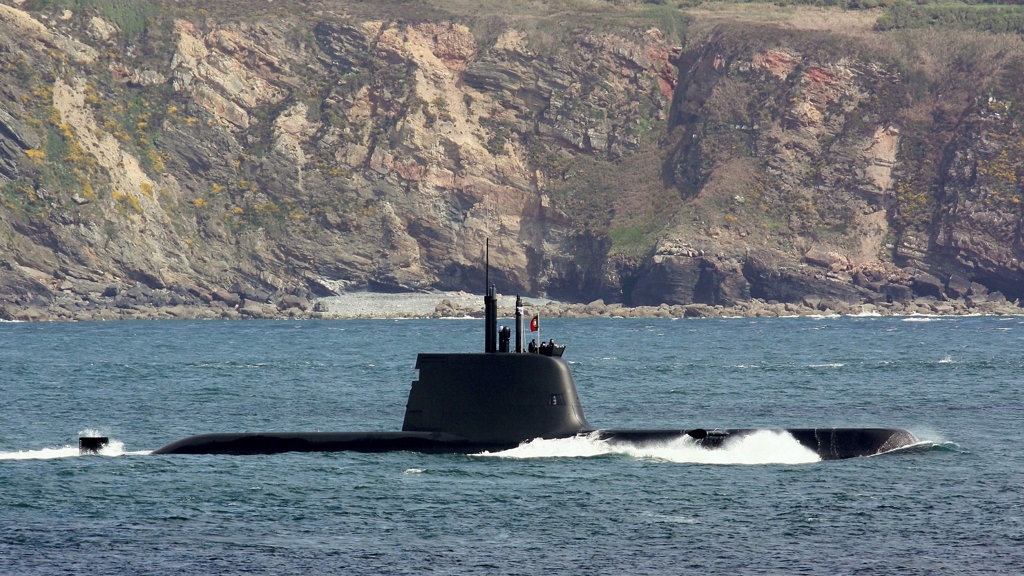 nrp arpao portugal sous-marin bateau mer roches