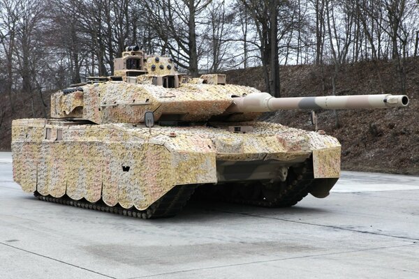 German leopard tank produced by krauss-maffei wegmann