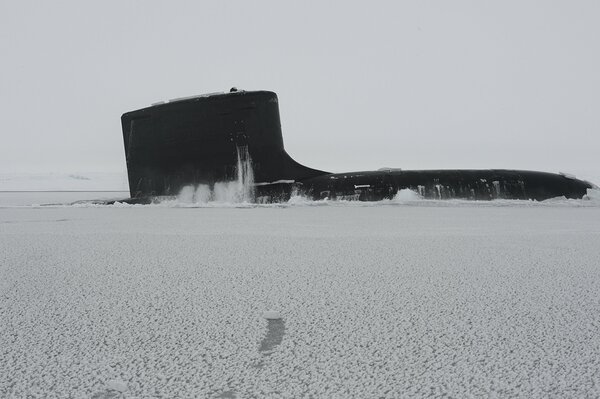 Submarino en el océano Ártico