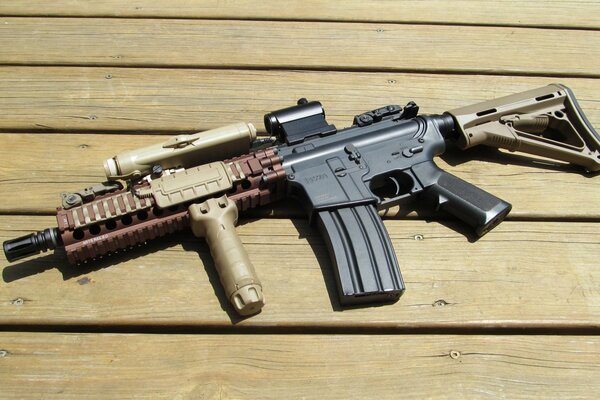 Sur les planches se trouve l arme mk18