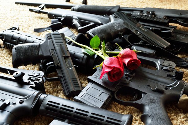 Hermosos rifles de asalto, pistolas con rosas