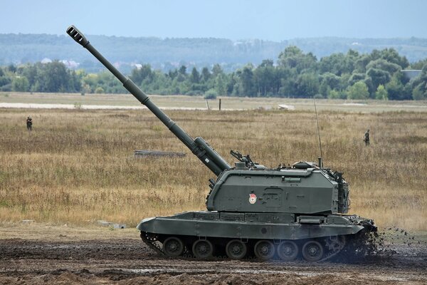 Bild eines Kampfpanzers auf dem Feld