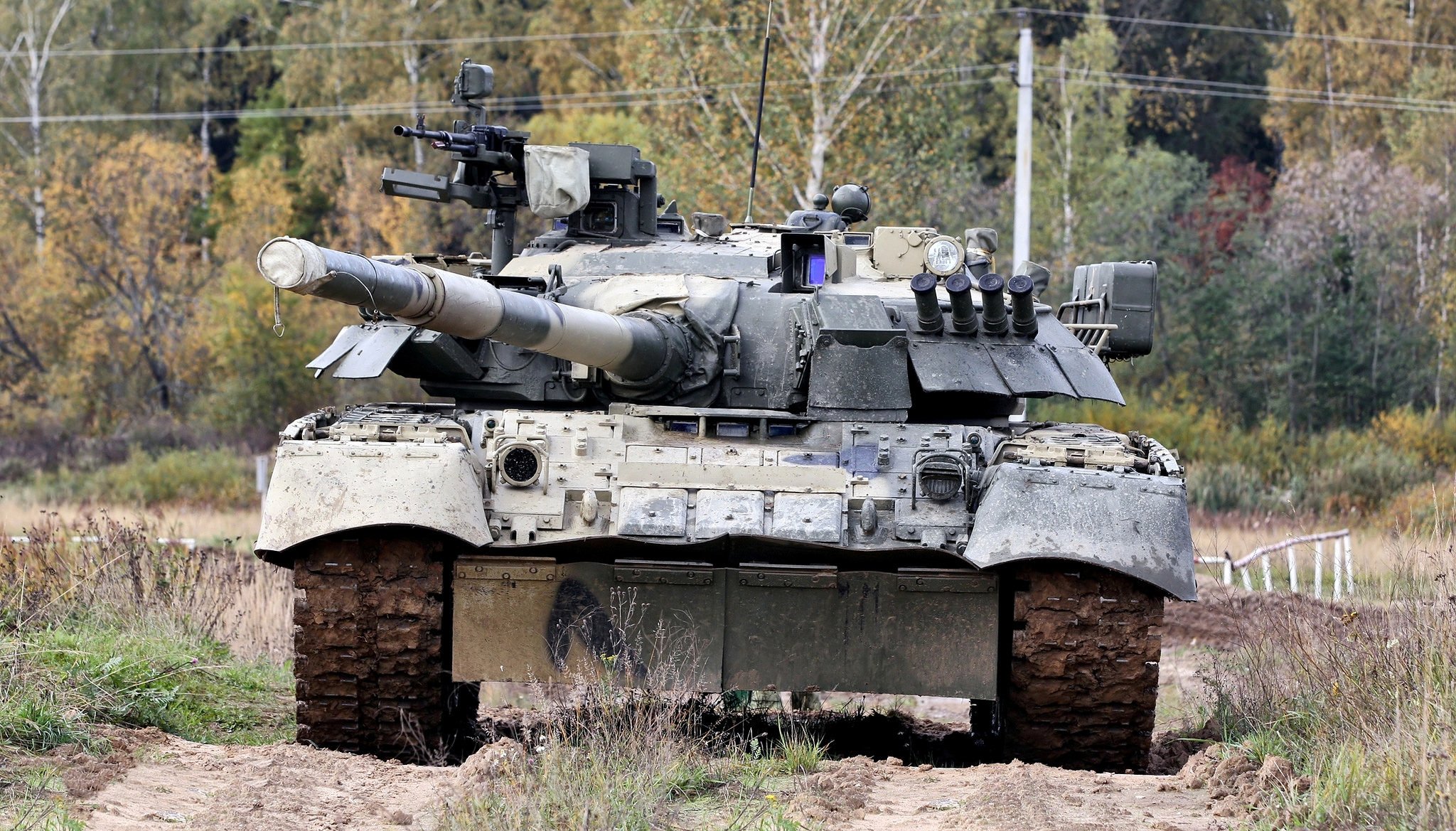 t-80 czołg strzelnica błoto