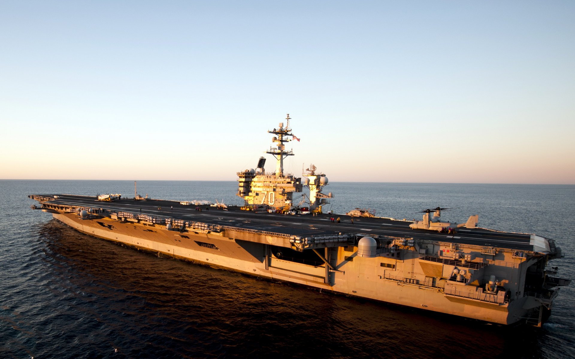 porte-avions carl vinson navire armes