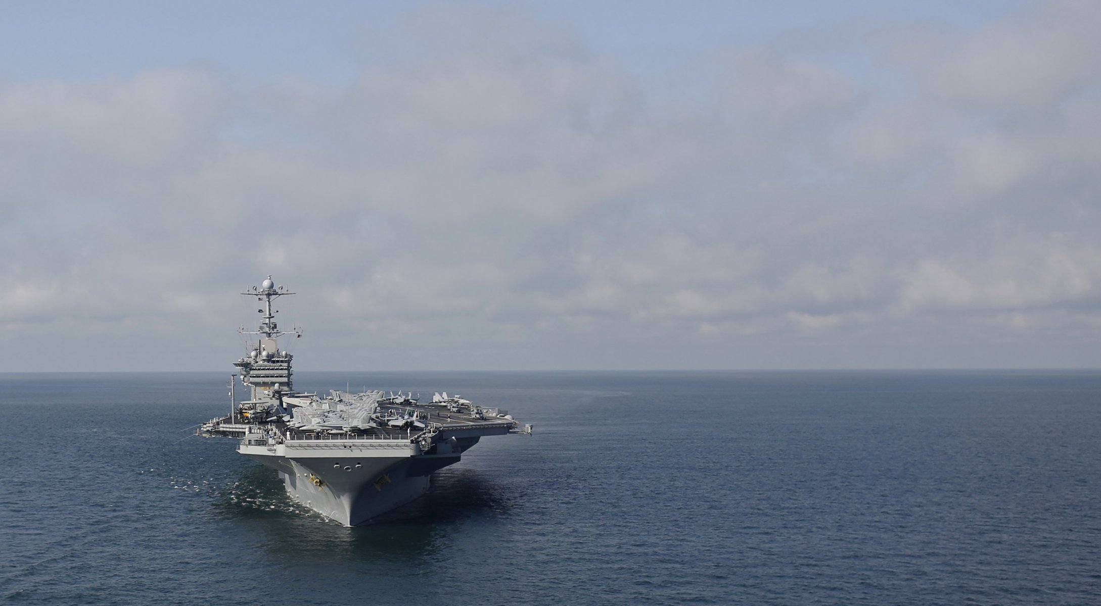 uss harry truman cvn-75 porte-avions type nimitz mer ciel