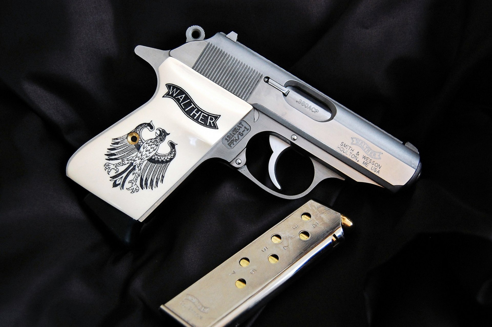 walther ppk/s self-loading gun weapon