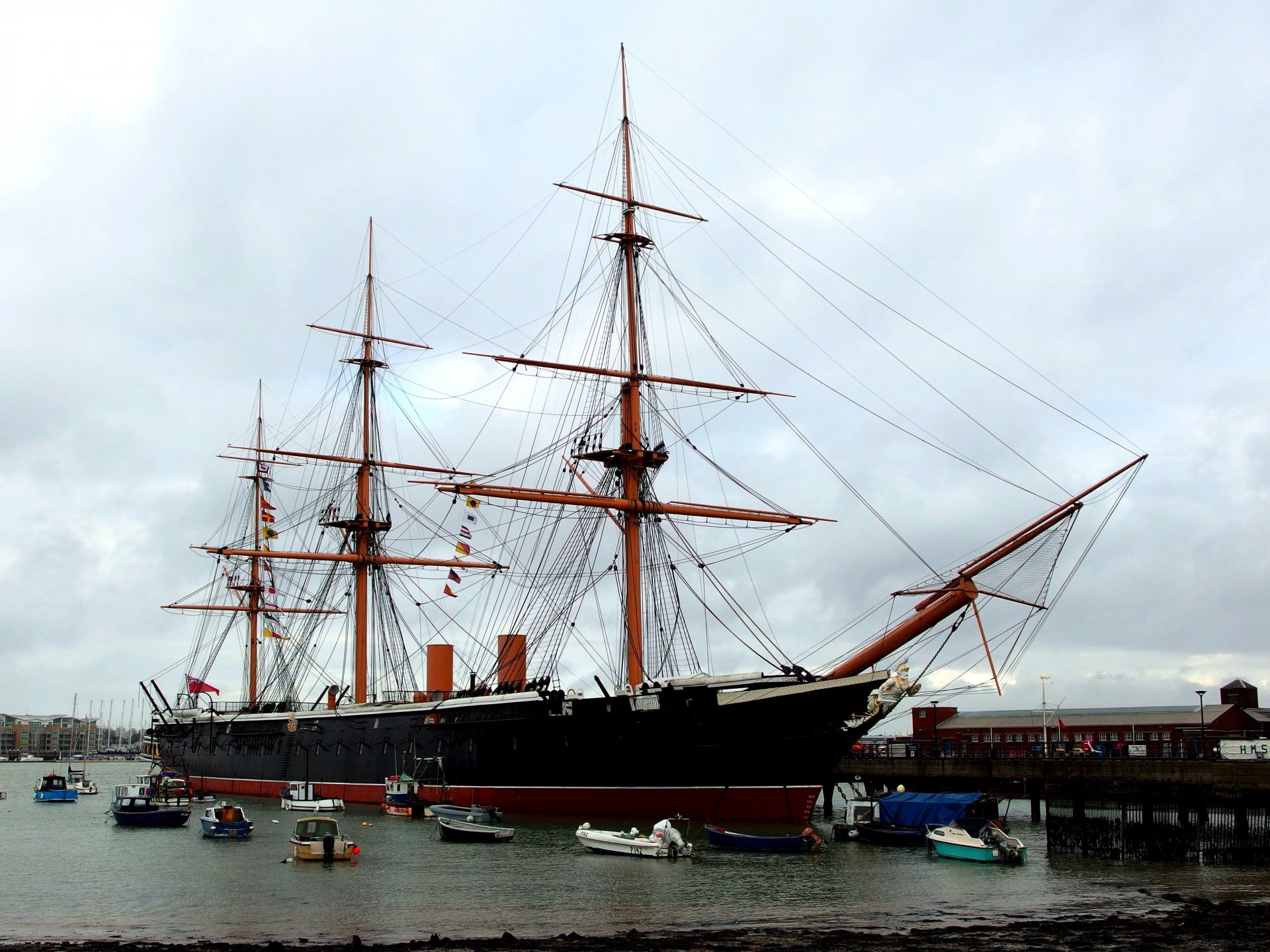 wojownik wojownik w całości z metalu pancernik brytyjska royal navy statek-muzeum portsmouth anglia