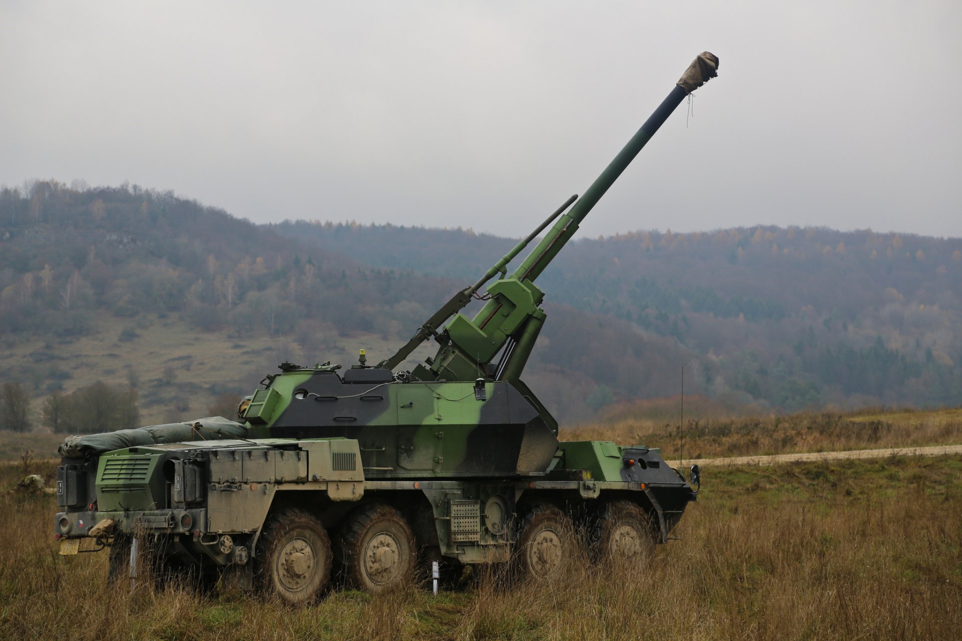 dana 152 mm selbstfahrend haubitzenkanone artillerie installation