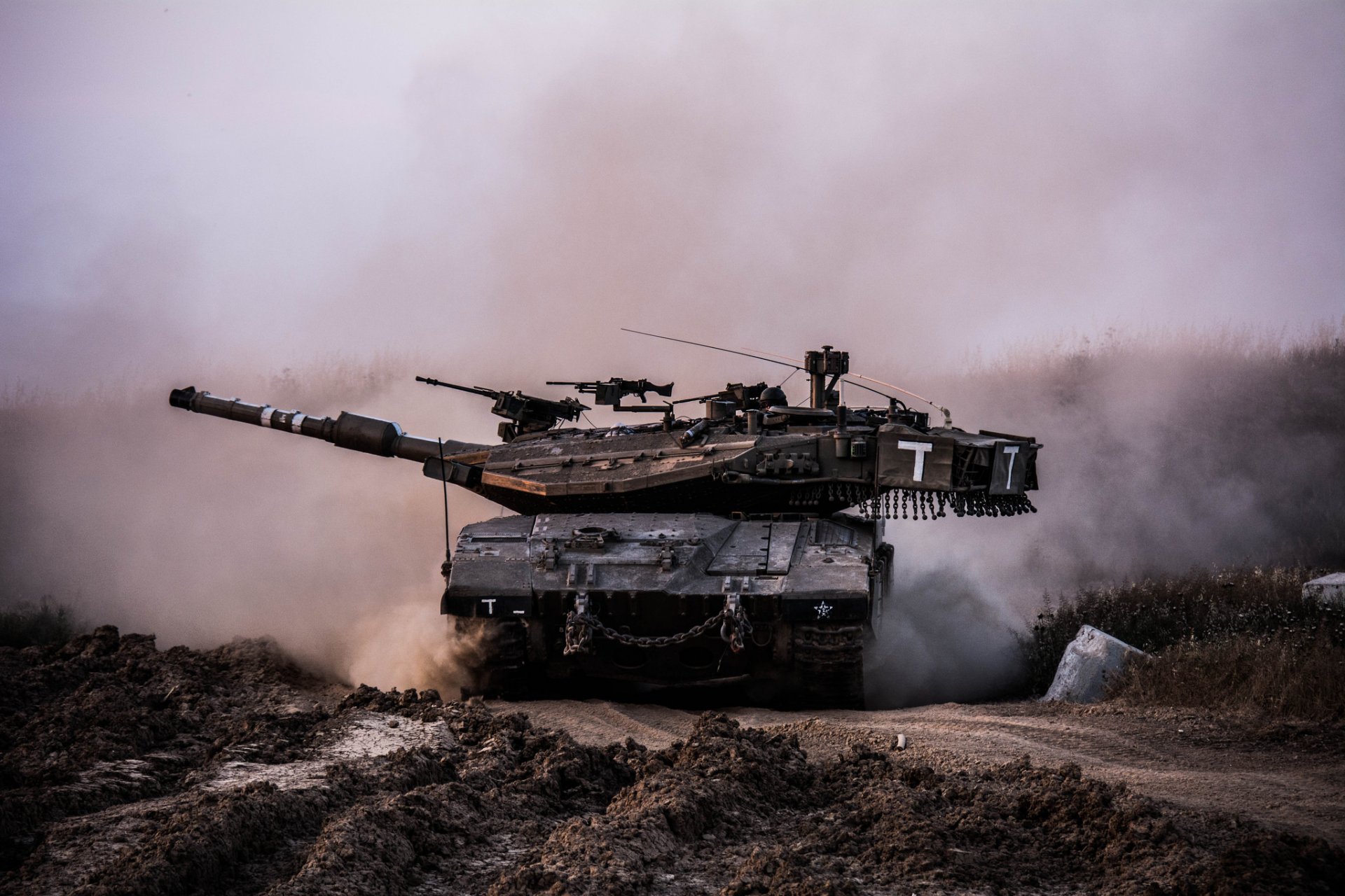 merkava principale serbatoio di battaglia di israele polvere fango