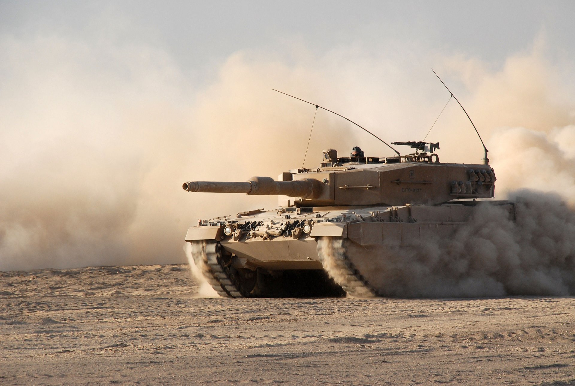 leopard - 2 a4 combat char véhicules blindés sable poussière