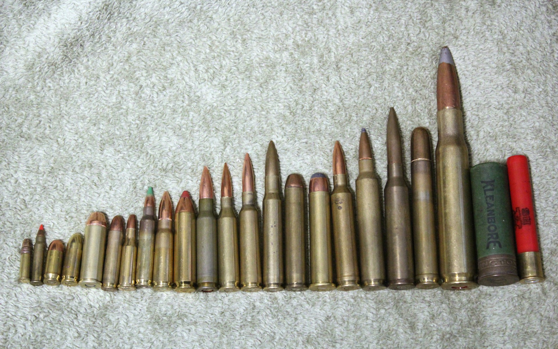 comparison bullet .22 lr .17cal .380 auto .9mm .45 long foal .30 carbine .218 bees 5.56 0223 7.62x39 .450 bushmaster .308 win .243 win 6.5x55 swedish 30.06 444 marlin 45-70gov 7 mm rem mag 300 rem ultra mag 338 lapua 458 lott 50 bmg 12g 410g cartridge