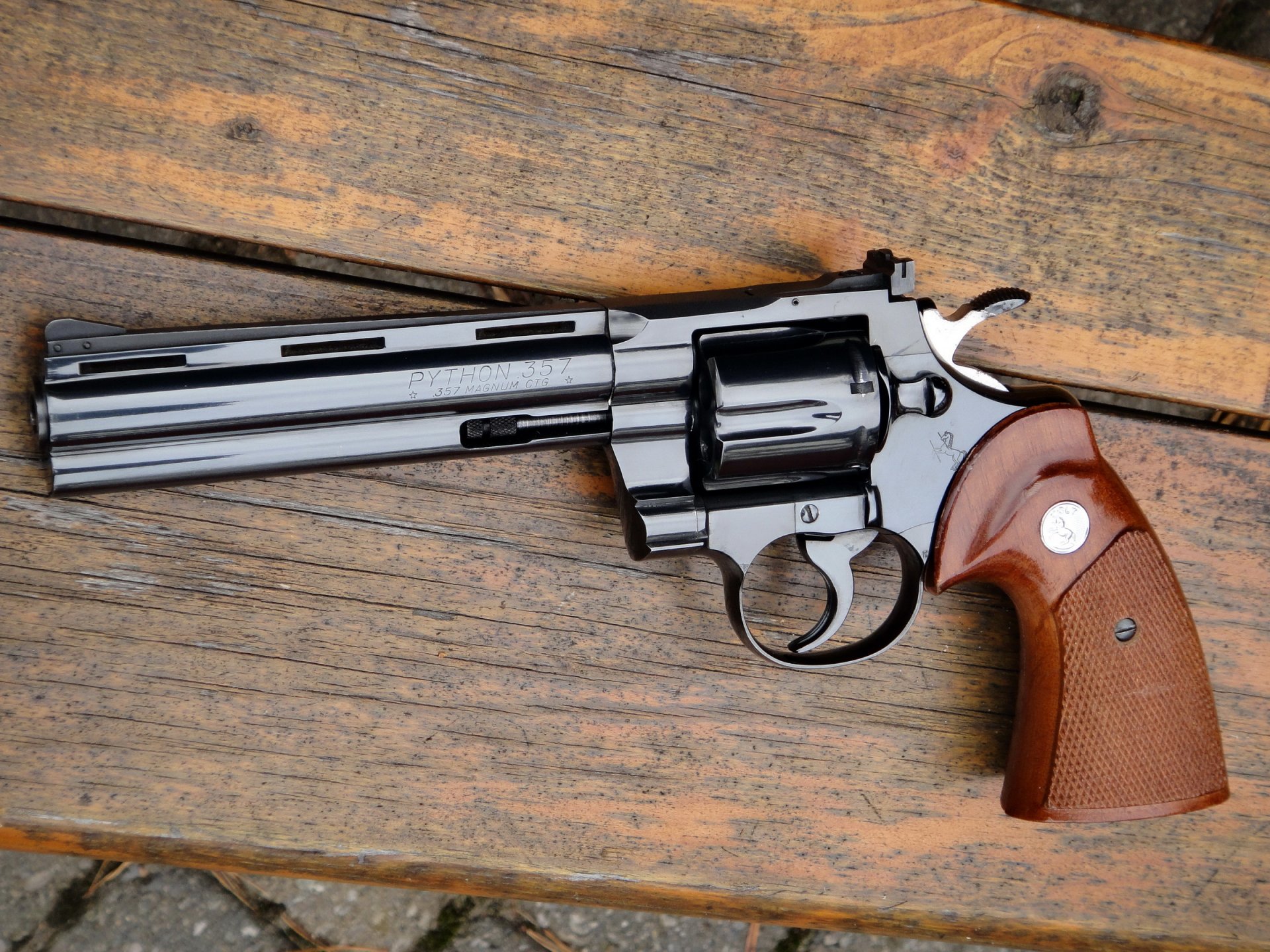 colt python revolver bretter