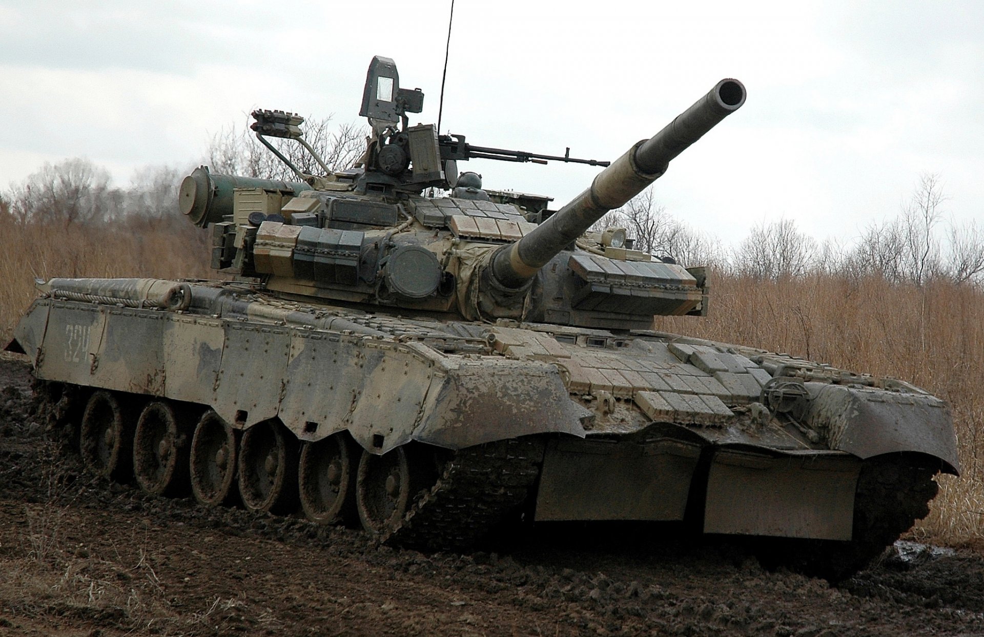 t-80 battle tank dirt