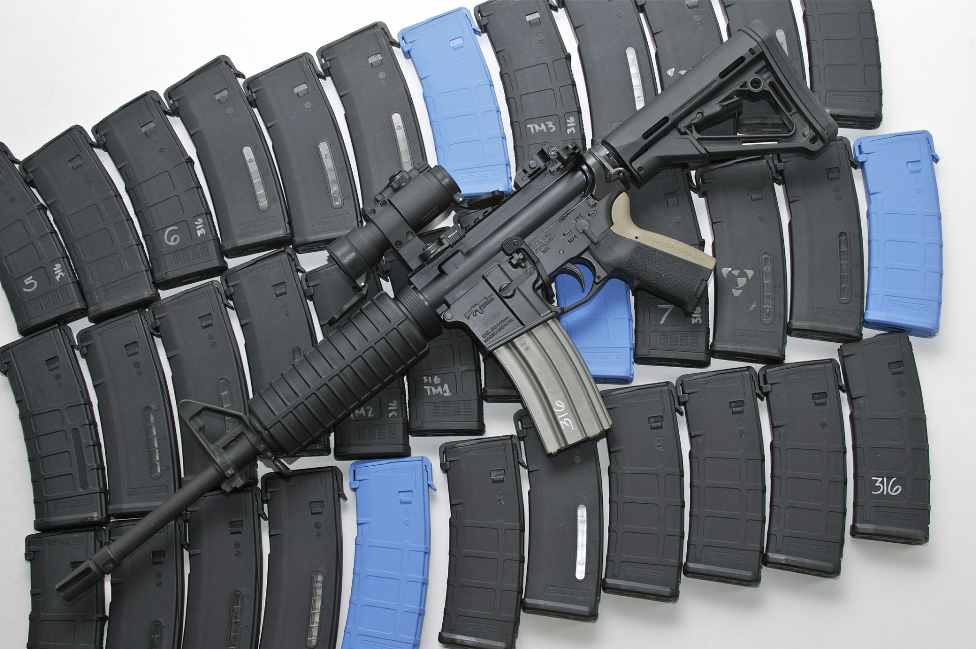 ar-15 karabin szturmowy automat broń magazynki