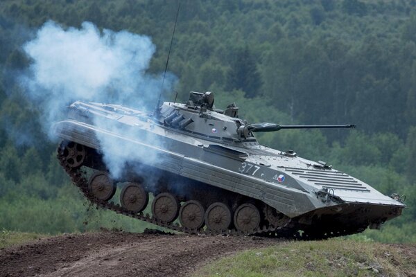 Tanque rebotó mientras se movía