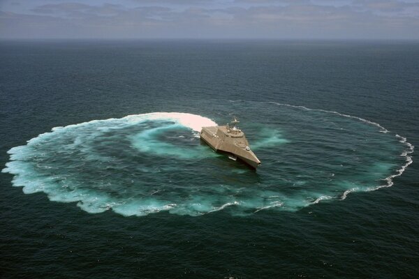 Uss independence im US-Ozean