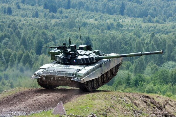 Tankodrome. Tank on exercises