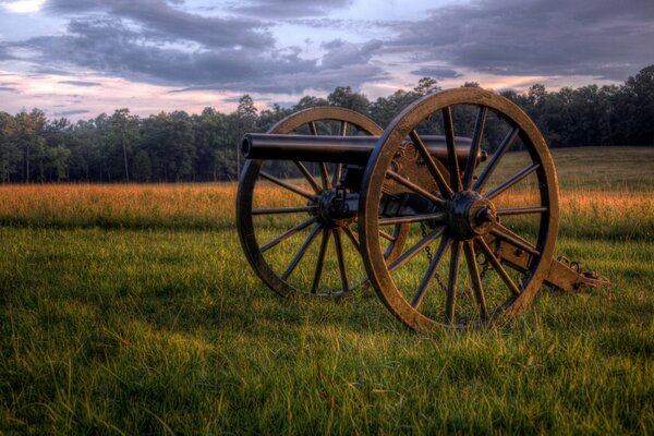 Un cañón antiguo como objeto de arte en la ciudad de Fort Oglethorpe