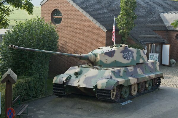 Militärpanzer in der Stadt