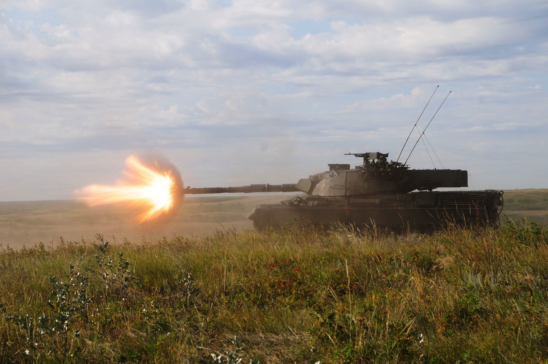 leopard-c2 canadian battle tank grass fire