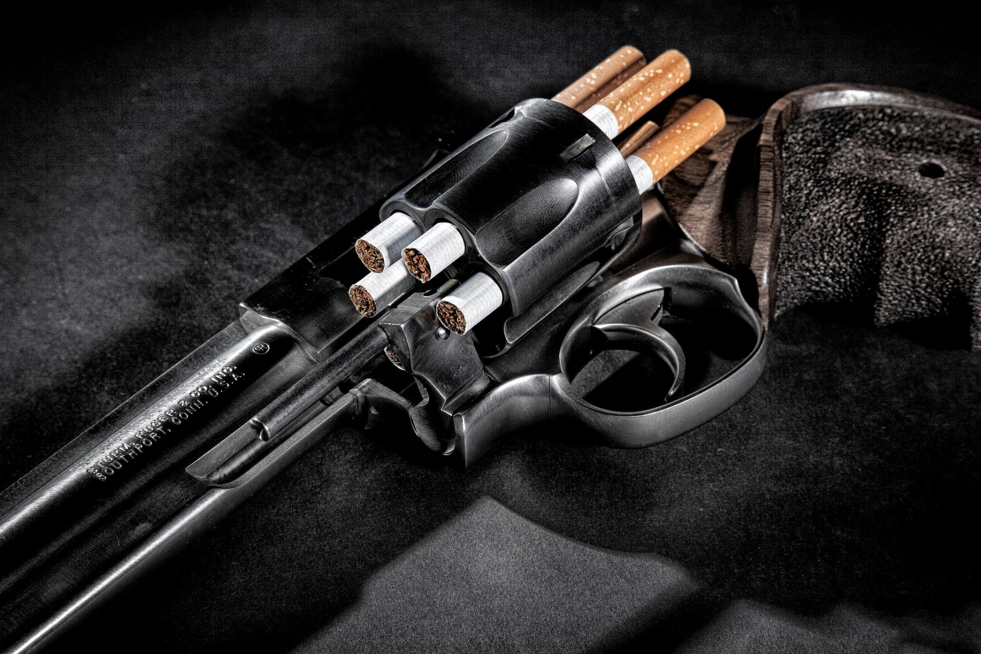 pistola revolver colt tamburo tabacco sigarette filtro impugnatura grilletto canna muso