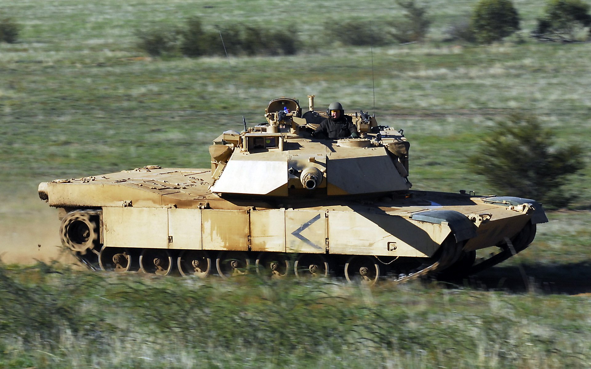 abrams tank weapon