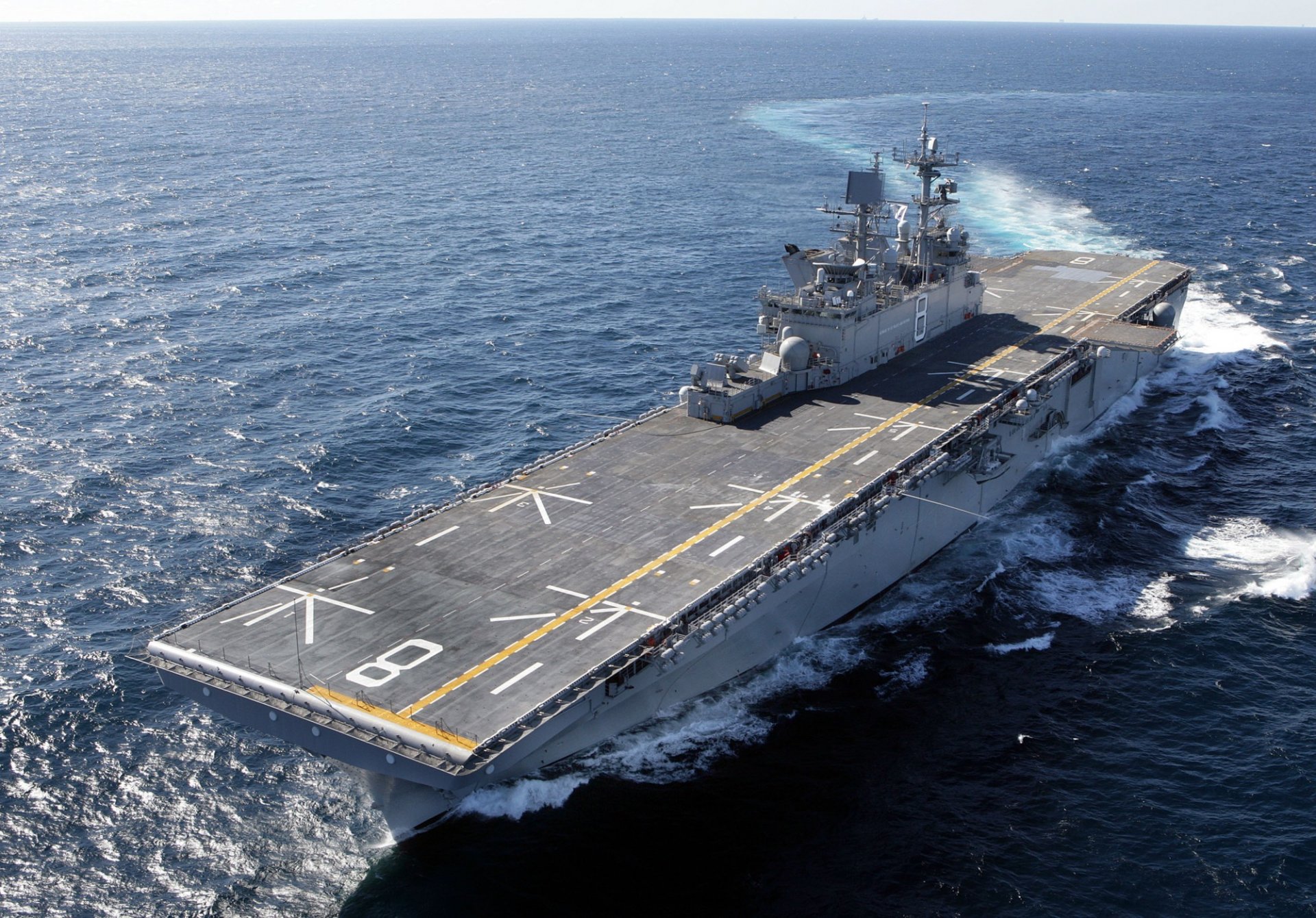 udc uss makin island lhd8 deck ozean anschlag