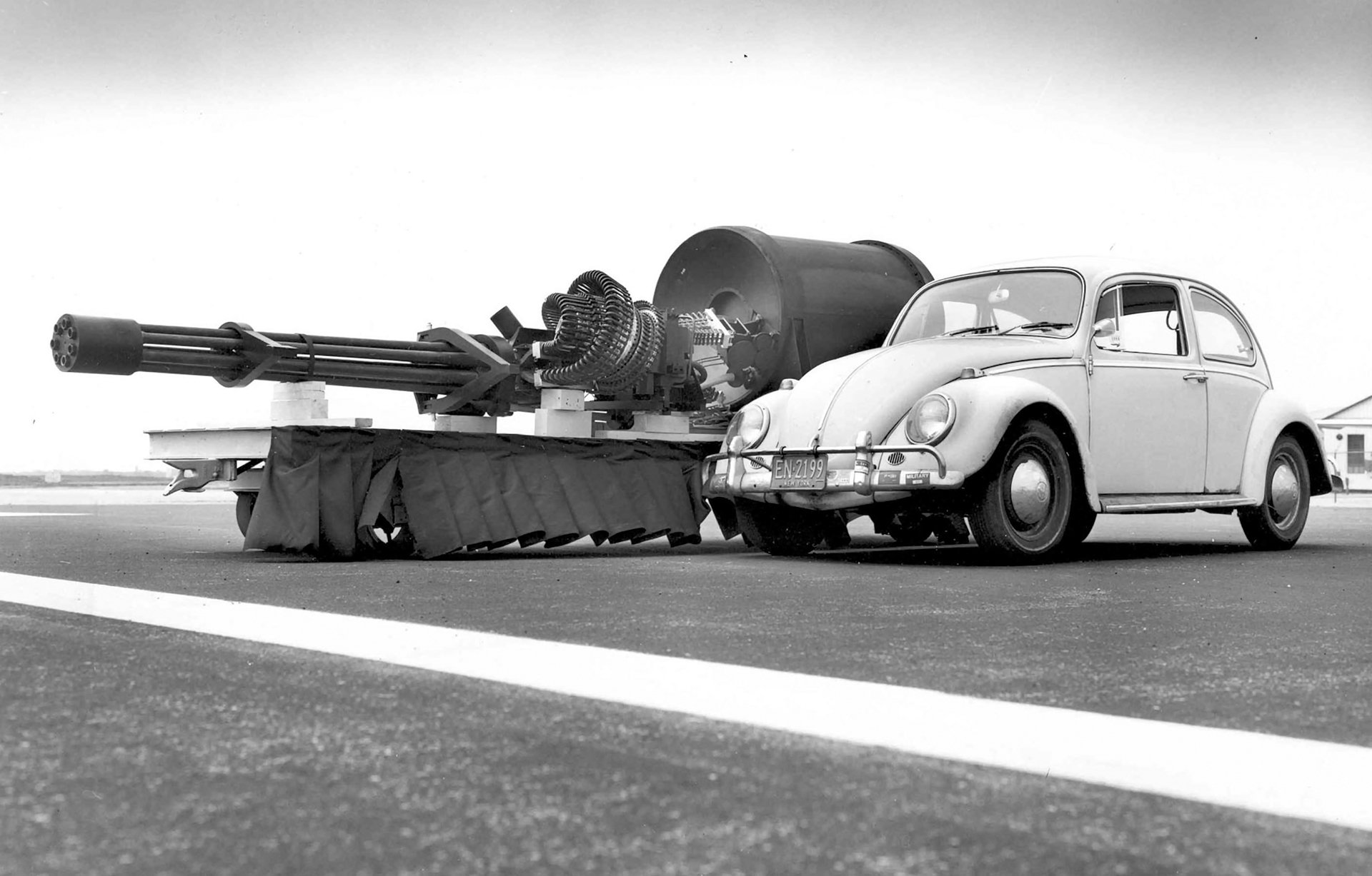 gau-8 general electric gau-8 / a avenger działo lotnicze 30 mm pgu - 13 / b pgu-14 / b do samolotu szturmowego a-10 thunderbolt ii volkswagen volkswagen beetle broń samochód