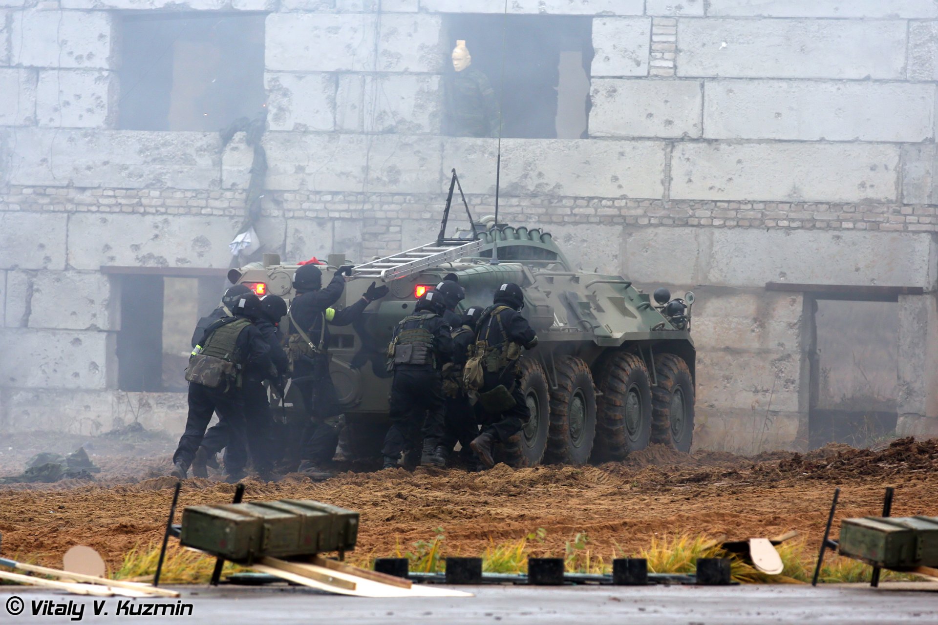 fuerzas especiales asalto bb ministerio del interior csn btr80 rusia