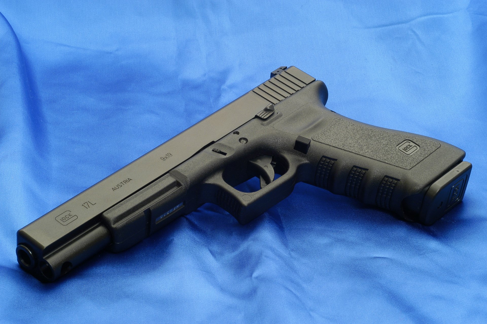 glock 17L pistol weapon wallpaper 17l