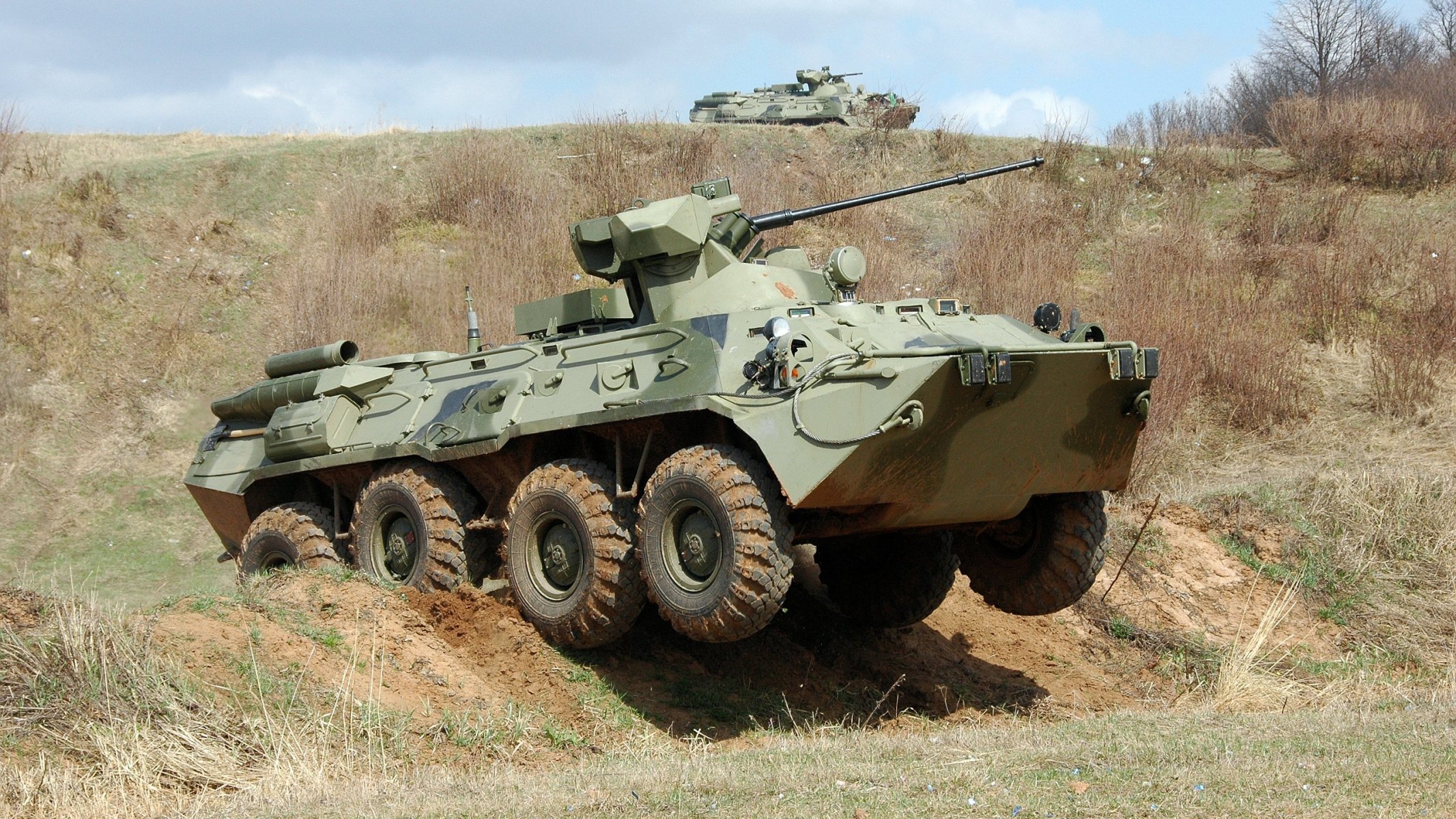 btr-82am rosja glina brudny dwa przeszkoda