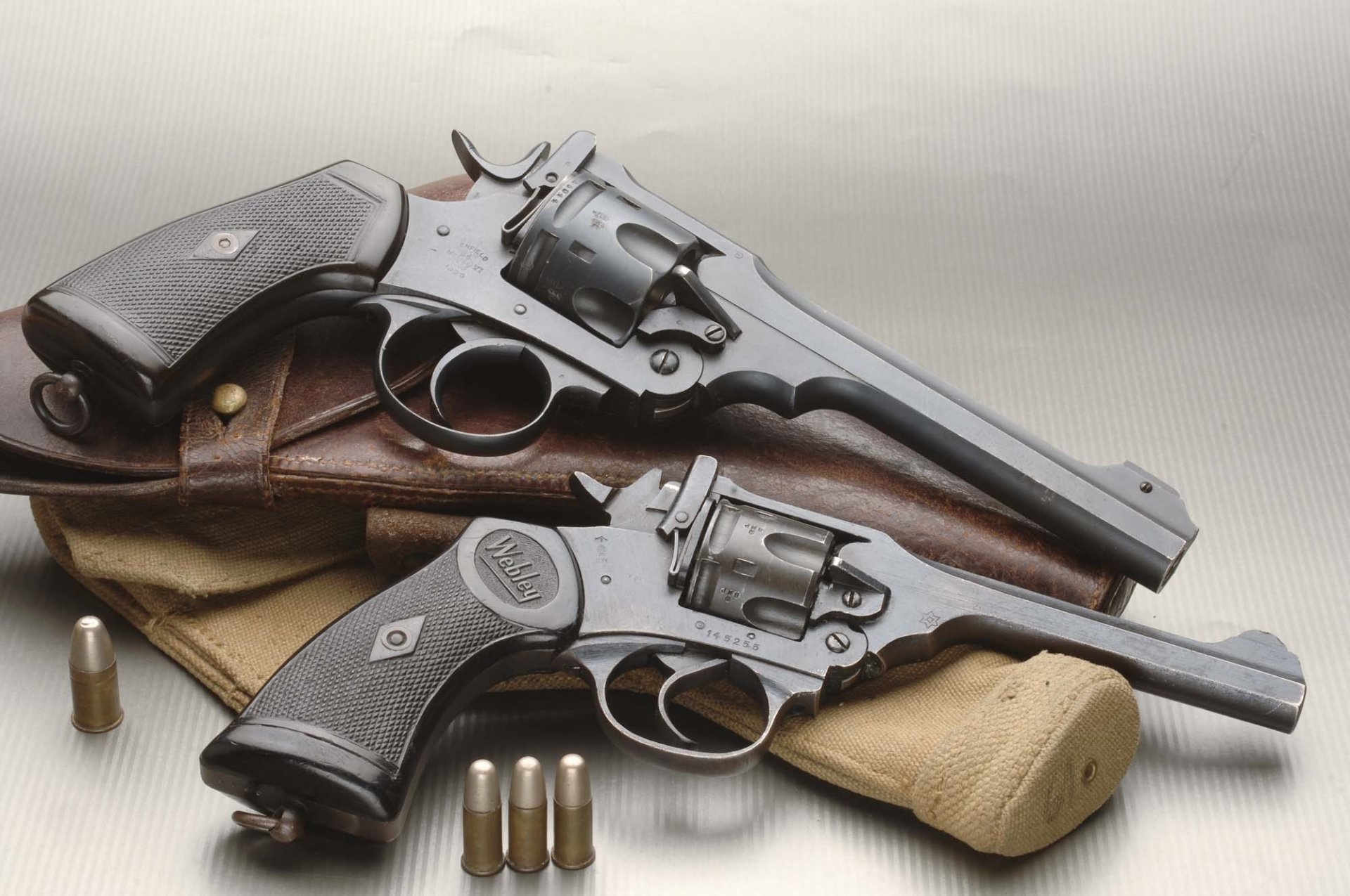 webley & amp; scott mark iv revolver 2 pièces munitions étui