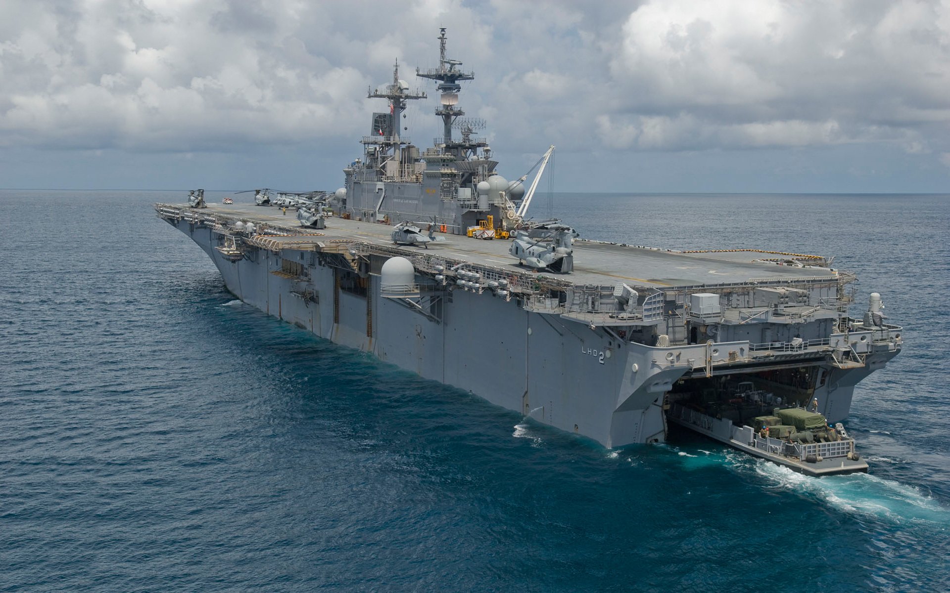 uss essex lhd-2 landing ship deck helicopters ocean