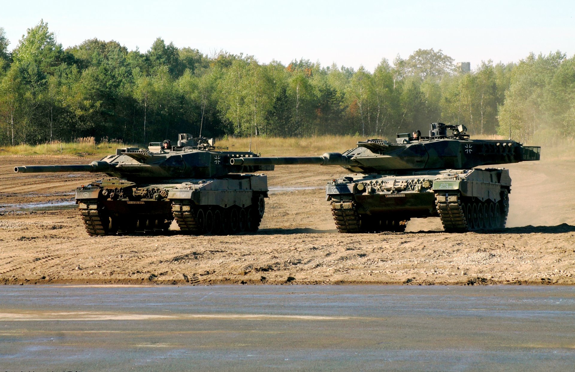 campo de entrenamiento ejercicios leopard 2a6 carros de combate alemanes fuerzas armadas de alemania